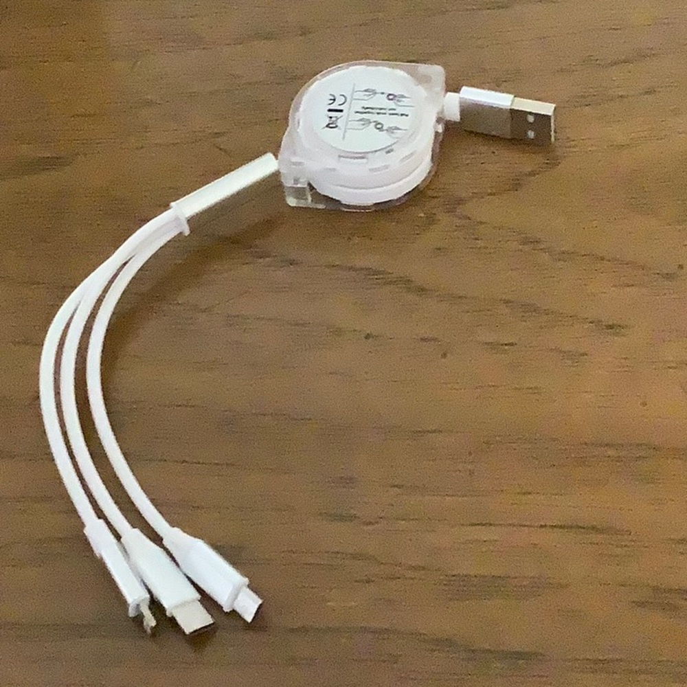 🦋 Telescopic three data cables in one, white.